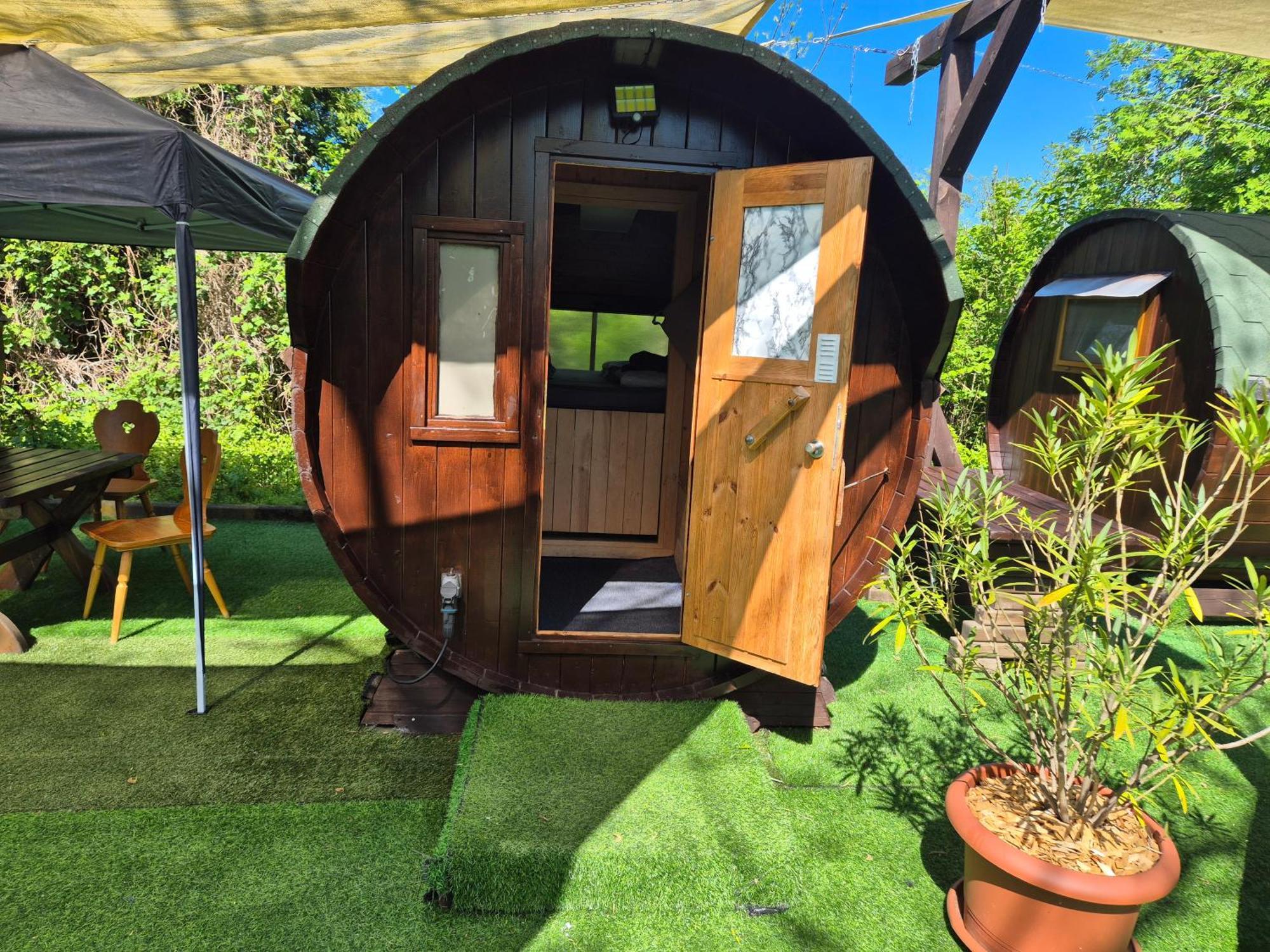 Mini Hotel Übernachten Im Gurkenfass Lübbenau Exterior foto